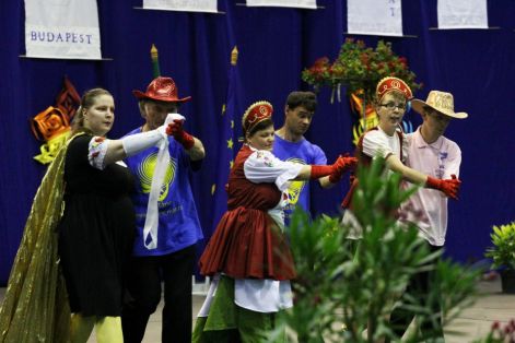 napsugar_anna_zenei_jeltanc_tarsulat4.jpg